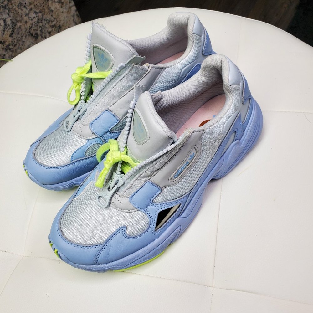 Adidas - Picture 3 of 6
